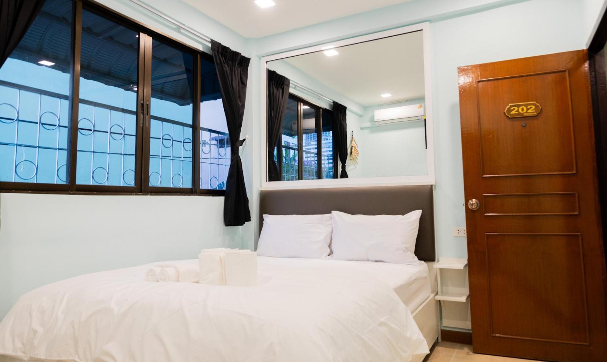 Cozy Stay Inn Bangkok Bagian luar foto