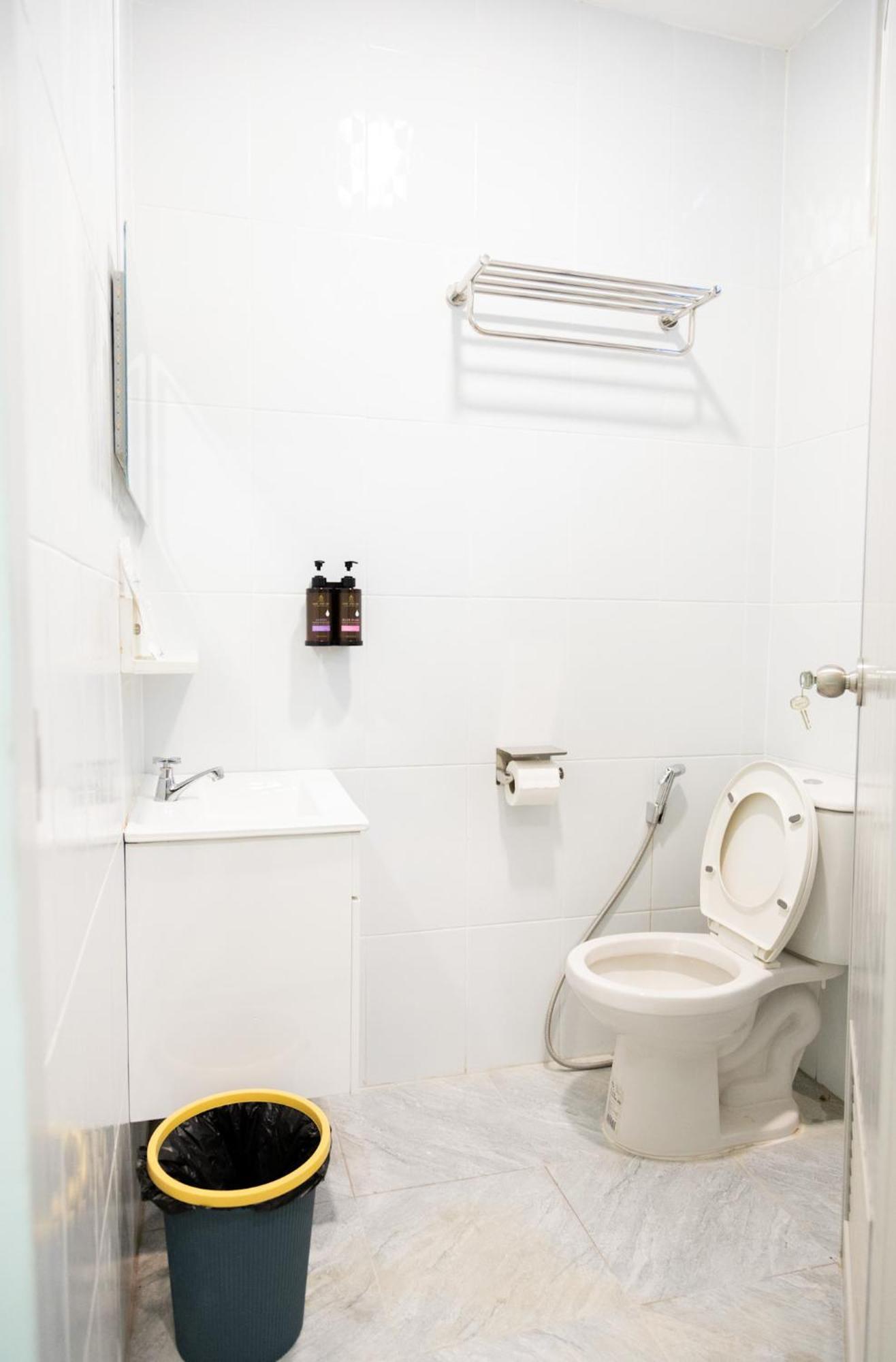 Cozy Stay Inn Bangkok Bagian luar foto